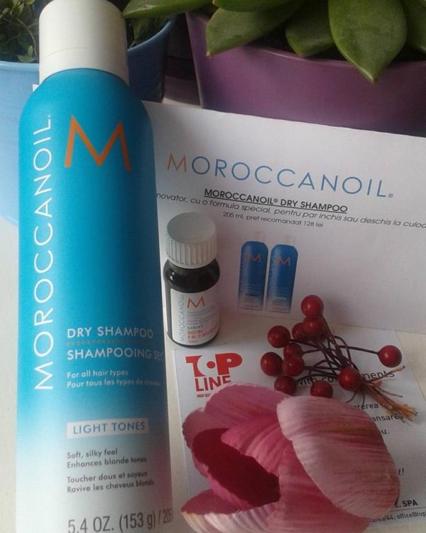 Moroccanoil Dry Shampoo, instant refresh & hairstyle