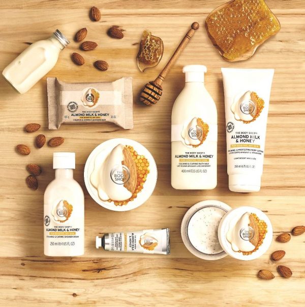 #Liveyourskin cu Almond Milk & Honey pentru pielea sensibilă şi uscată